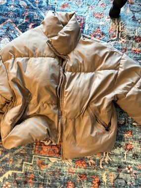 Cropped Puffer Jacket in Taupe & Old Navy Grey High Wiasted sweatpants